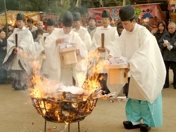 12月25日（火）納天神祭・古神札焼納祭